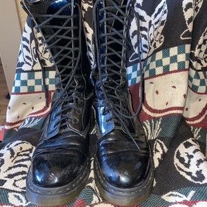 90s patent leather 14-eye boots!